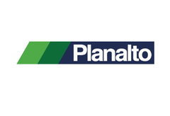 Logotipo da Planalto com texto branco sobre uma faixa azul escura e listras diagonais verdes.