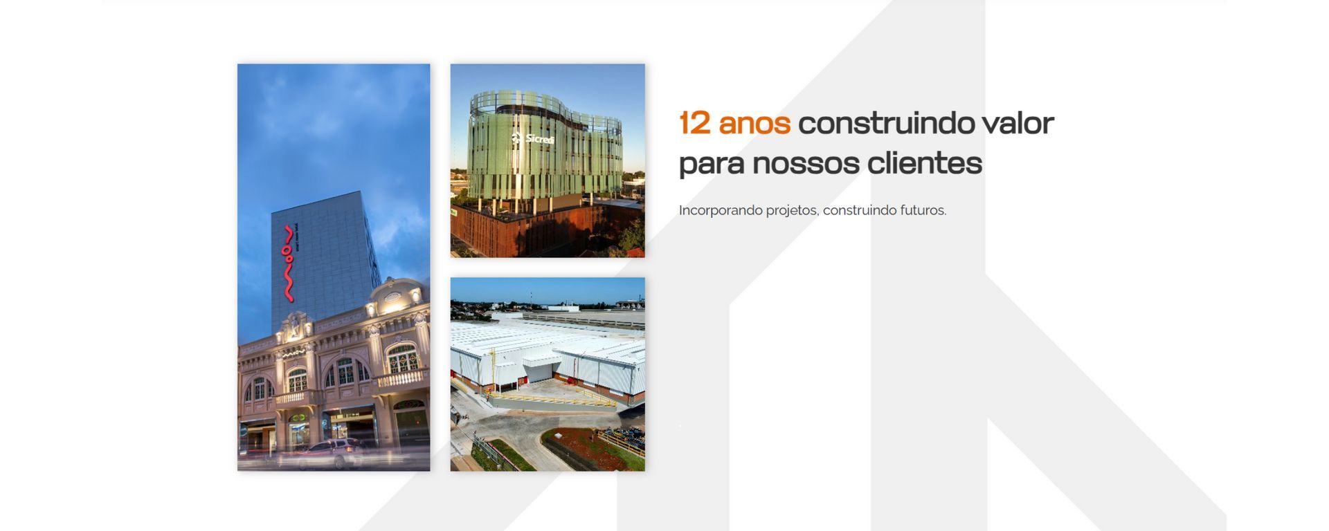 Colagem de fotos de edifícios modernos com texto sobre 2 anos agregando valor aos clientes.