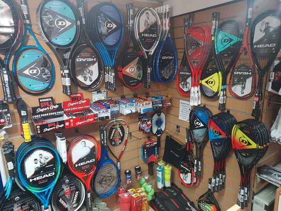Tennis rackets and grips 