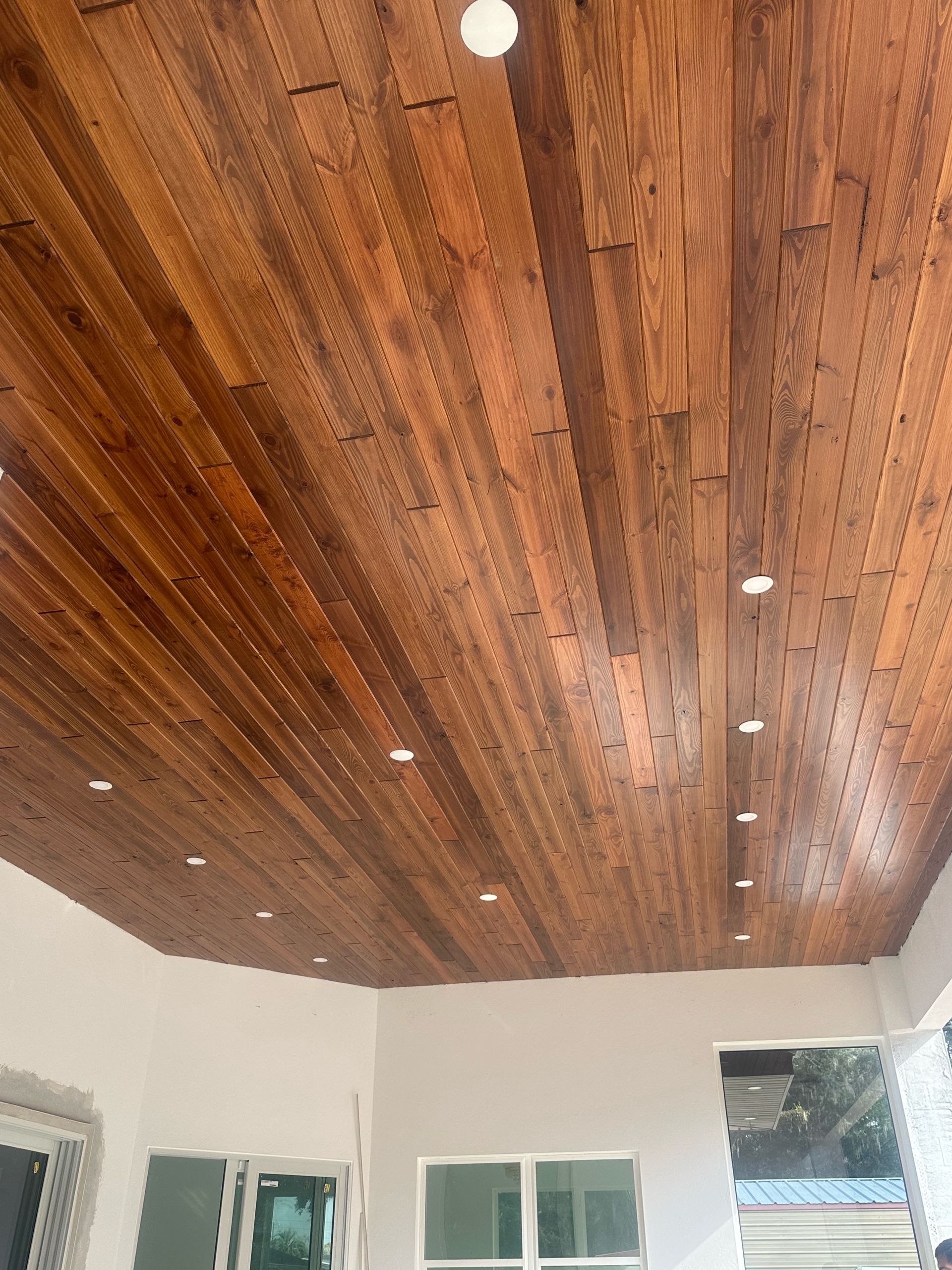 A room with a wooden ceiling and white walls