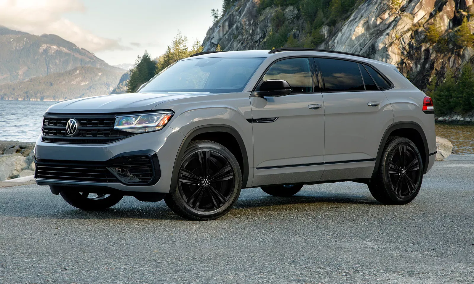 The 2023 Volkswagen Atlas Cross Sport VW Freehold, NJ