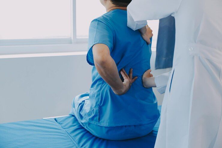 Quais são os sinais de complicações após uma cirurgia de coluna Quais são os sinais de complicações após uma cirurgia de coluna