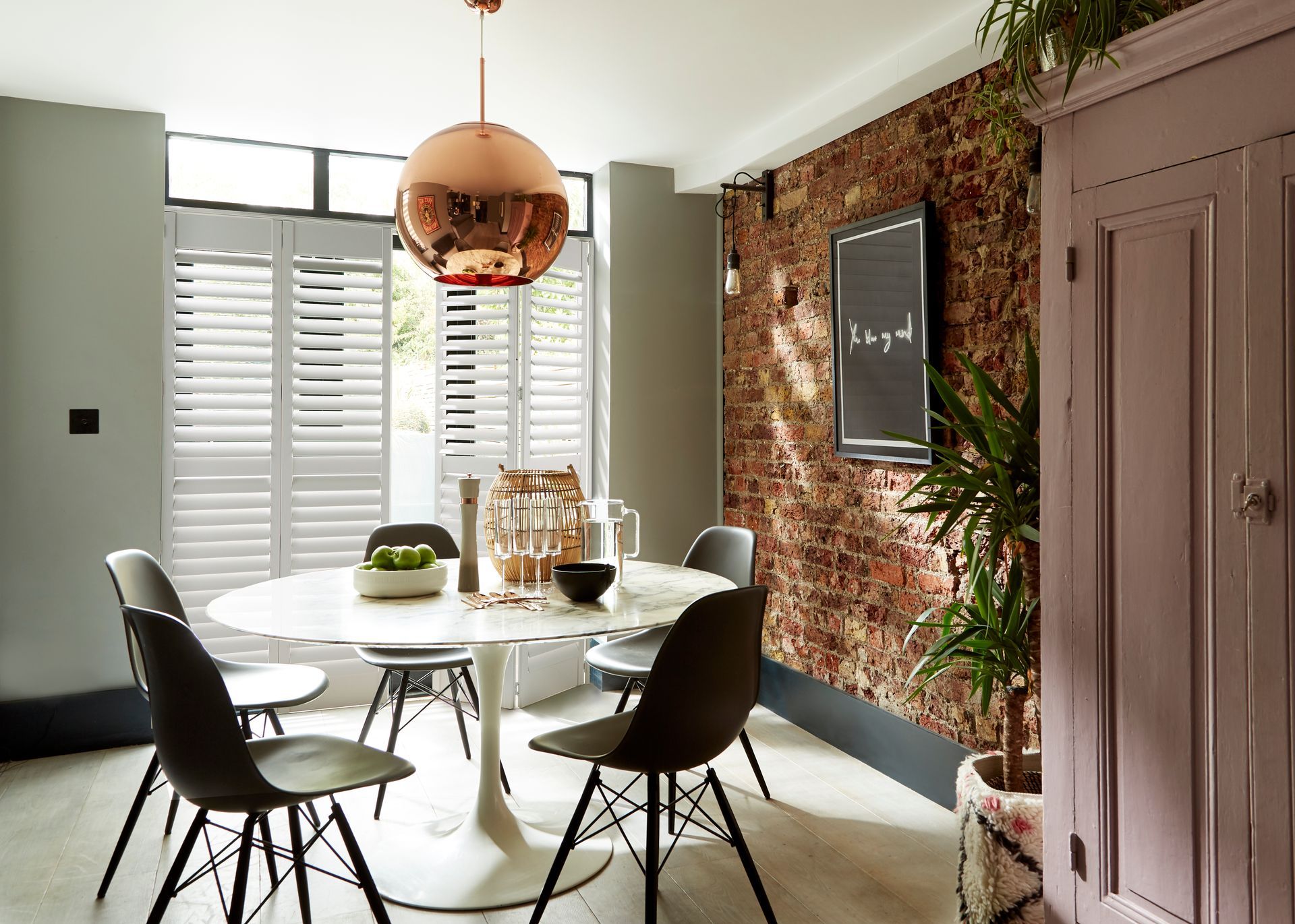 Made-to-measure Tracked Shutters