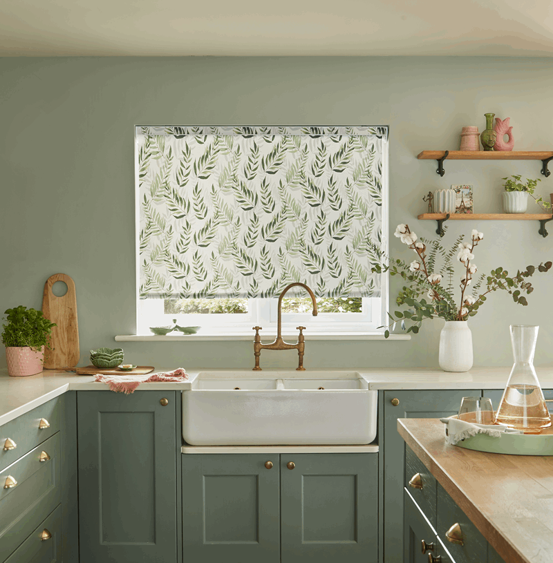 Made-to-measure roller blinds