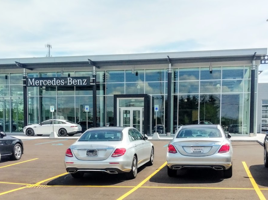 Man sitting at desk with laptop 