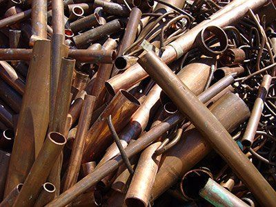 A pile of copper pipes and wires in a pile.