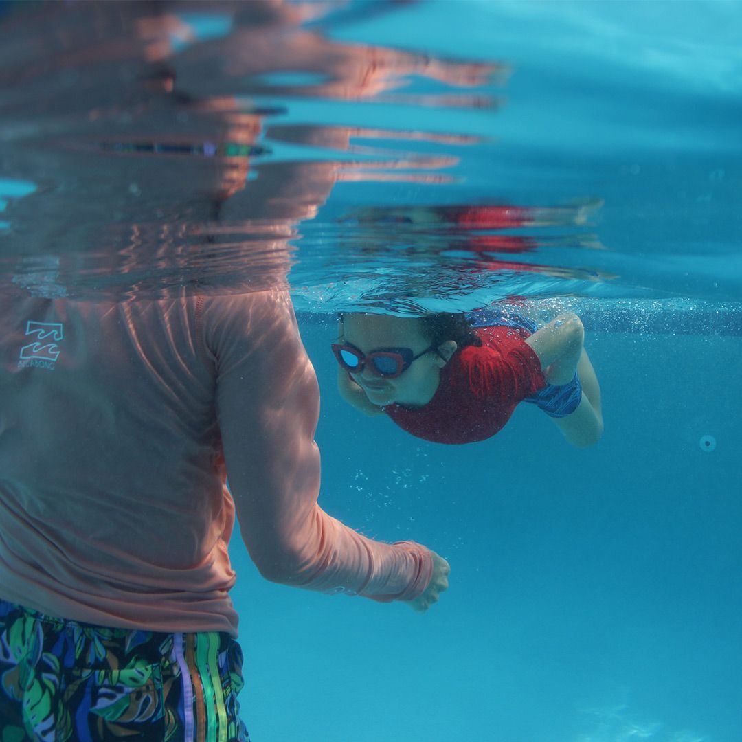 Ola Loa Private Swim Lesson with a childen swimming underwater