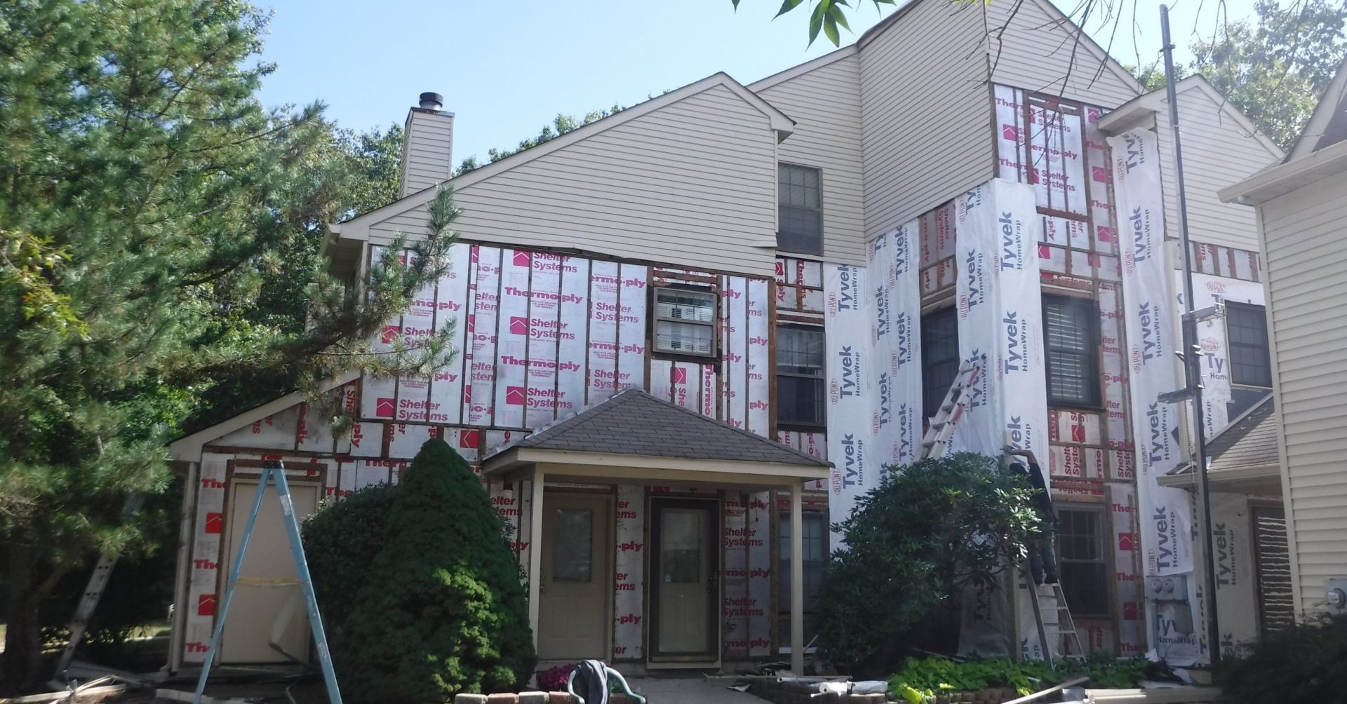 vinyl siding replacement on residential building
