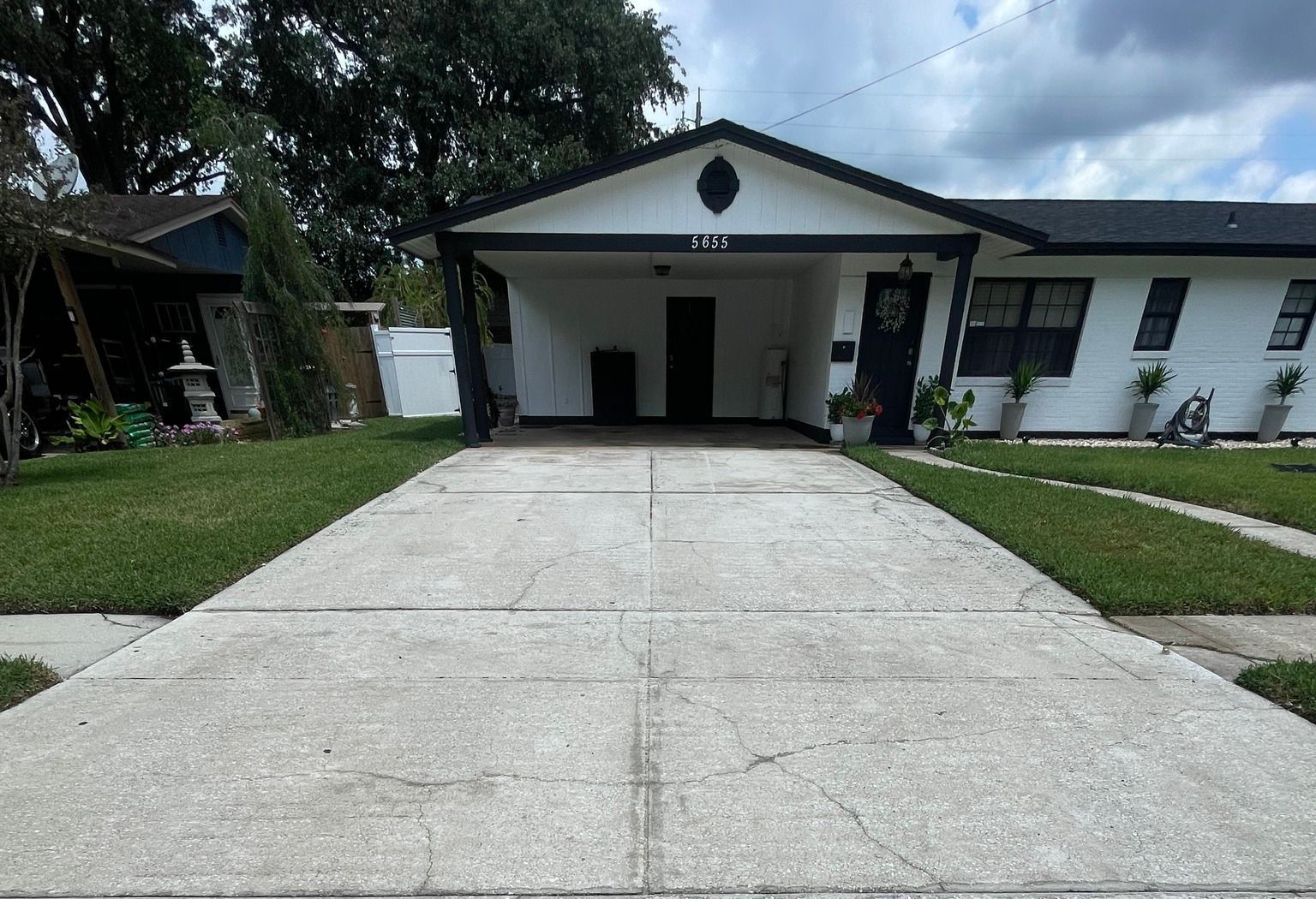 Driveway Pressure Washing — Jacksonville, FL — Express Soft and Pressure Wash Driveway Pressure Washing — Jacksonville, FL — Express Soft and Pressure Wash