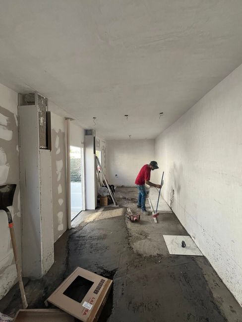 Equipo profesional impermeabilizando una azotea en Torreón
