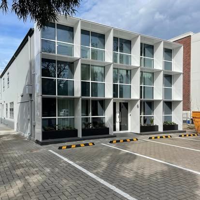 Commercial building and head contracting