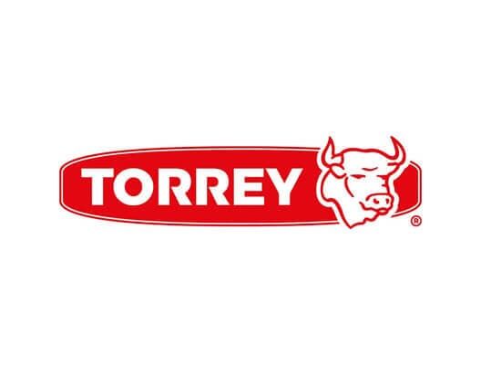 El logo de Torrey es rojo y blanco con un toro.
