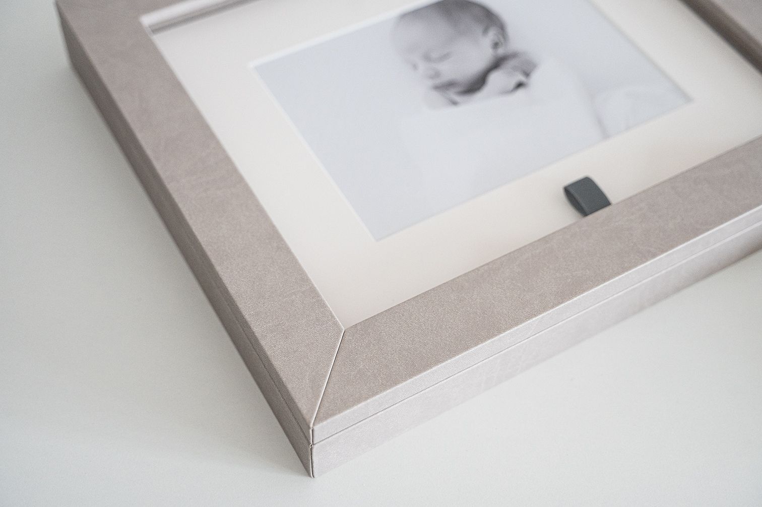 fotoprodukte-kruemelkeksfotografie-scarlett-henzl-babyfotograf-neugeborenenshooting-newbornshooting