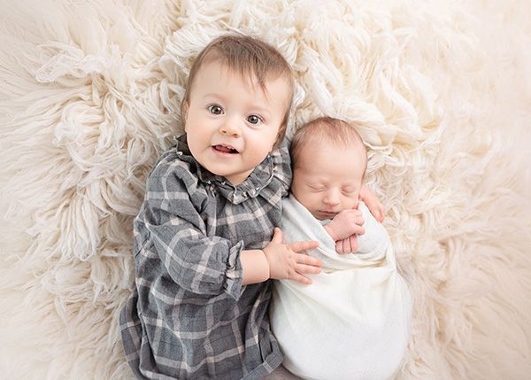 geschwisterbilder-muenchen-babyshooting-newborn-shooting