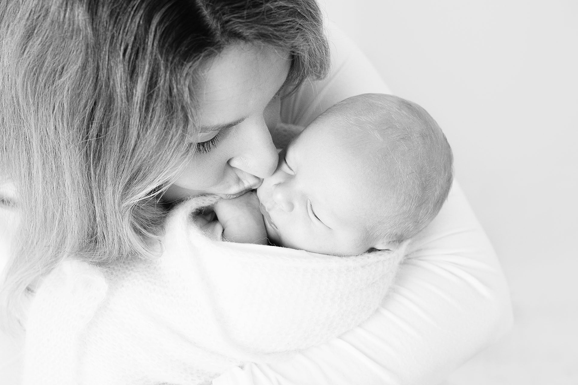 newbornshooting-babyfotograf-muenchen-neugeborenenshooting-newborn-shooting-scarlett-henzl-kruemelkeksfotografie