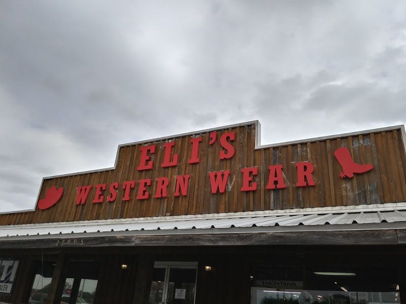 The front of a store called elli 's western wear