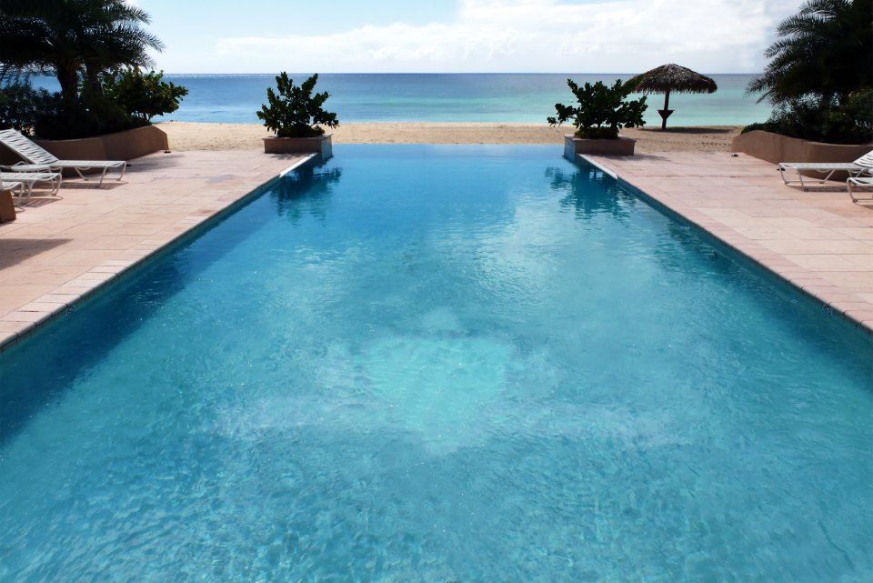 piscina a sfioro