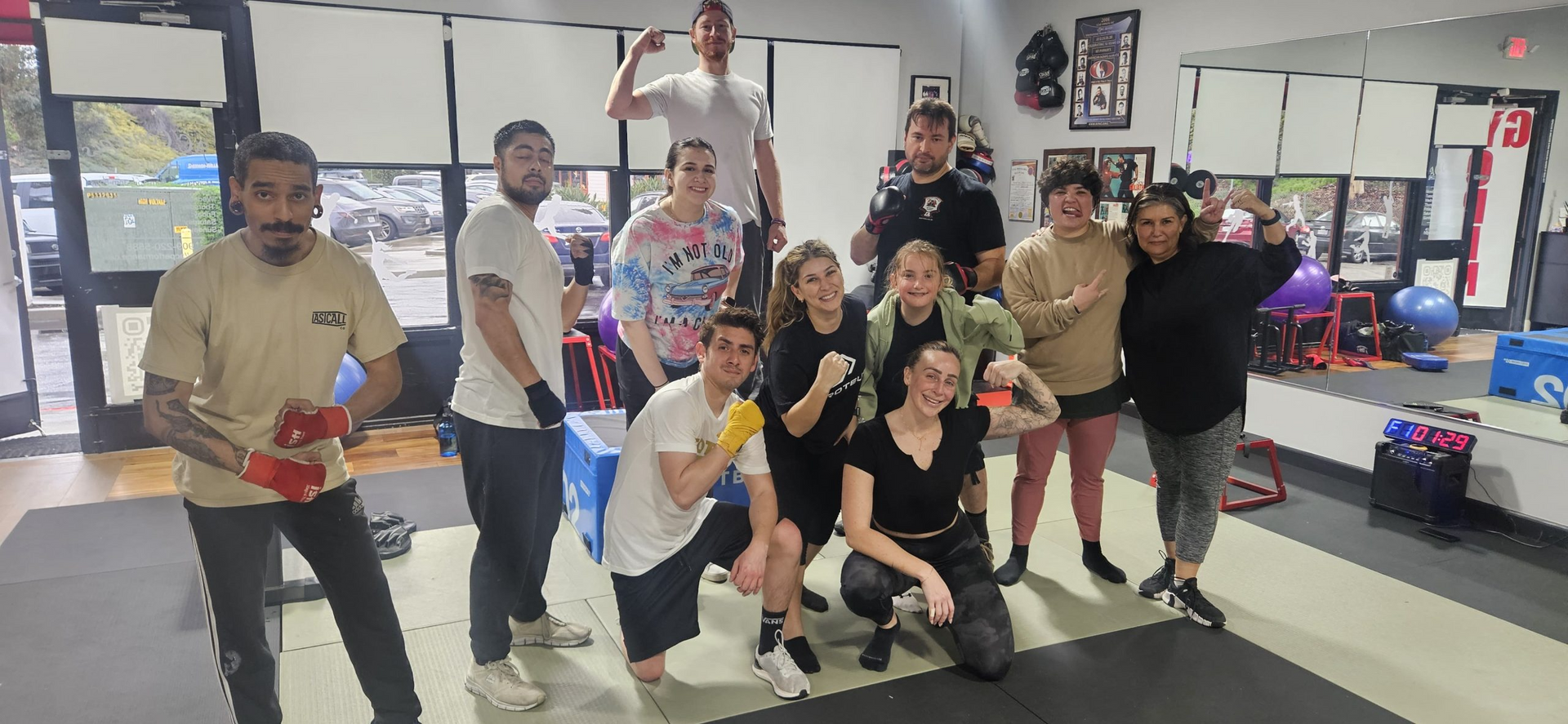 A group of people are posing for a picture in a gym.
