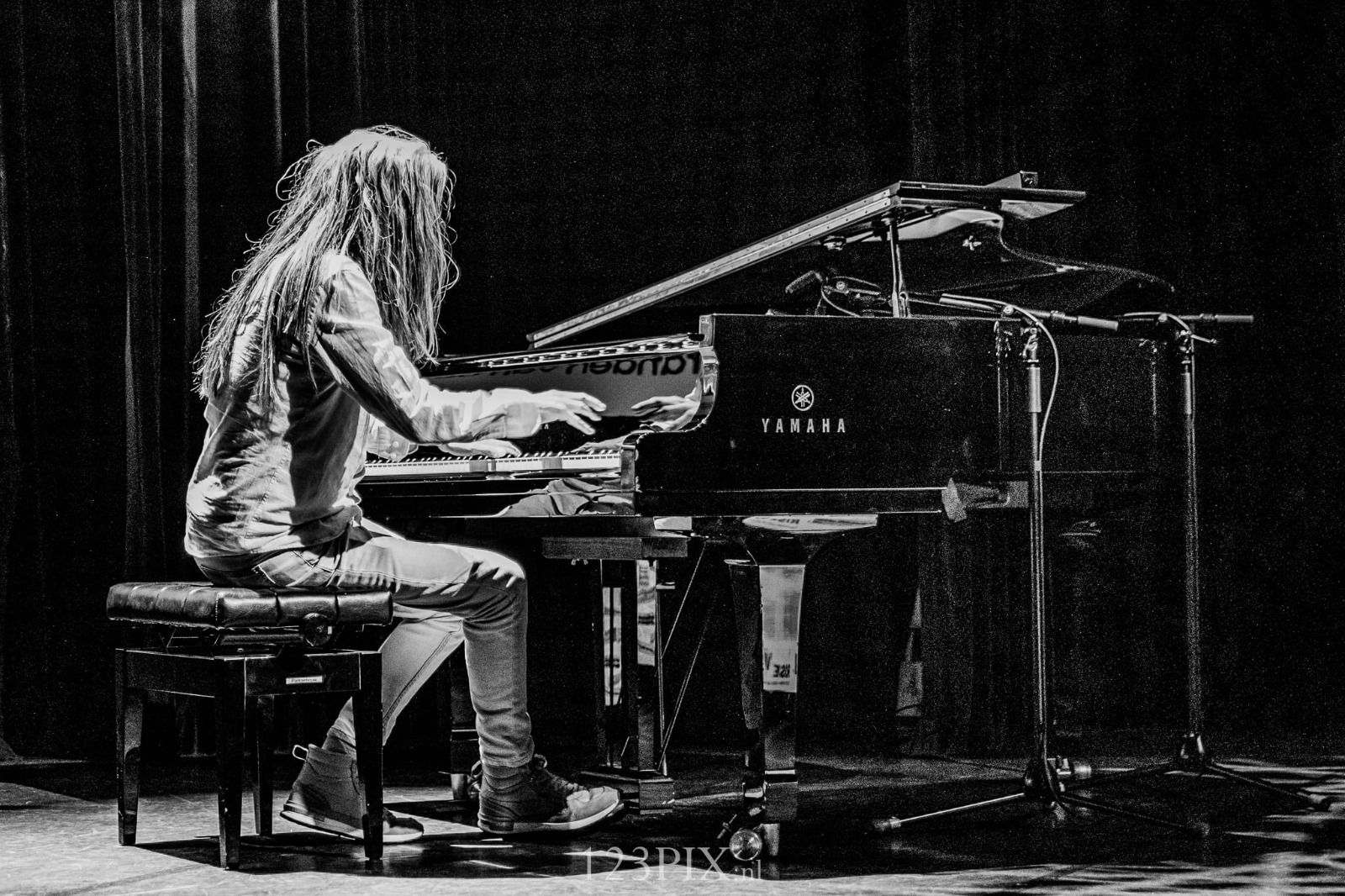Jan Vayne achter piano