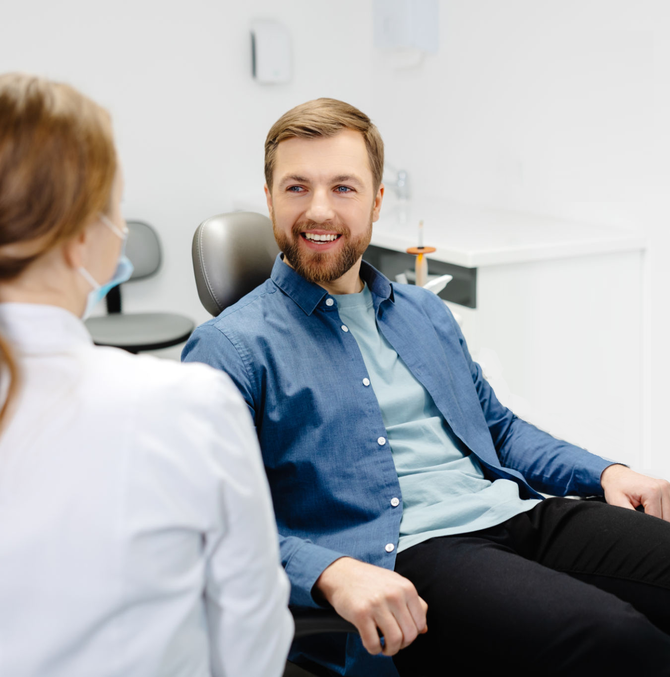 Patient smiling during conversation with a doctor in a bright clinic office
