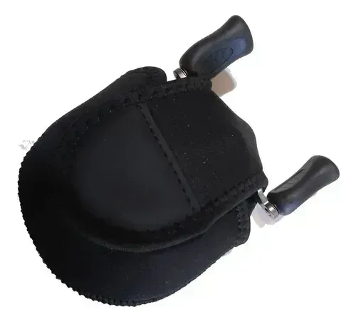 Tobillera ortopédica de neopreno negro, vista de frente y de lado sobre un fondo blanco