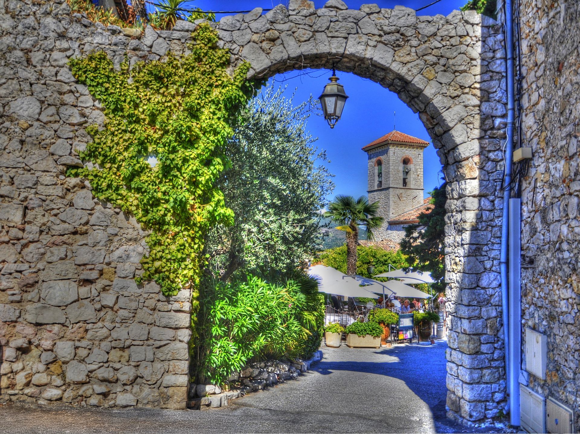 Cabris, passez une journée dans ce village paisible et profitez du grand pré