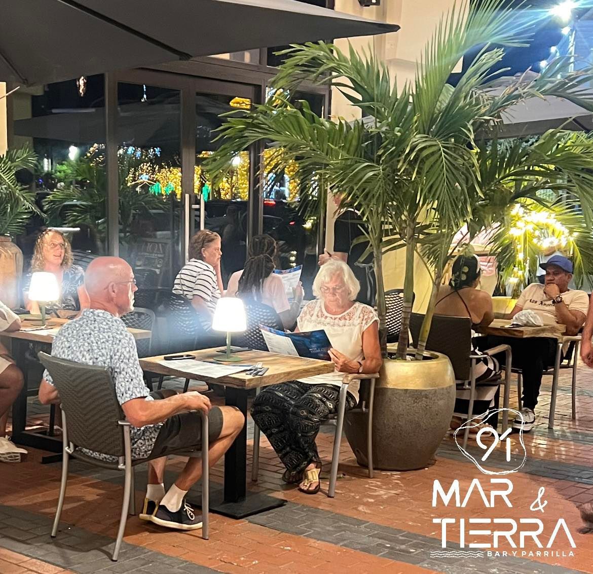 A group of people are sitting at tables in a restaurant.
