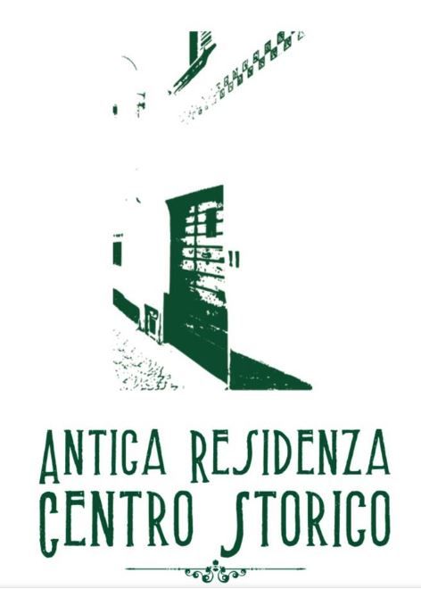 Logo dell'Antica Residenza Centro Storico in verde e bianco con la silhouette di un edificio e il testo