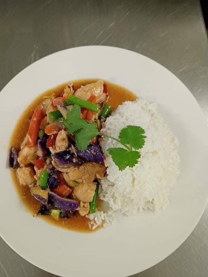 Colourful Stir-fry With Chicken, Rice, Peppers, Beans — Tre's Carvery in Mount Sheridan, QLD