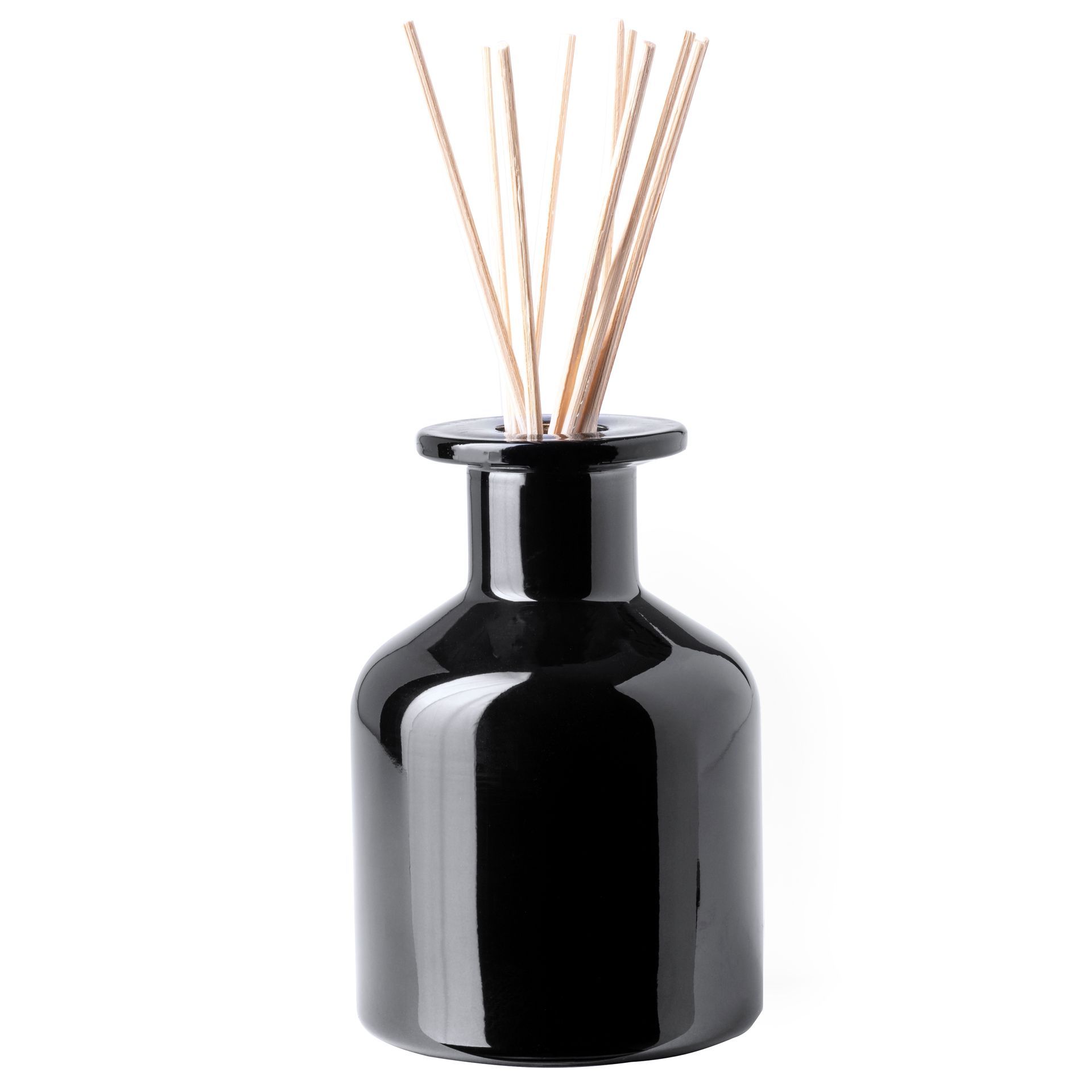 Un difusor de varillas de vidrio negro con varios palitos de madera finos insertados en la parte superior.