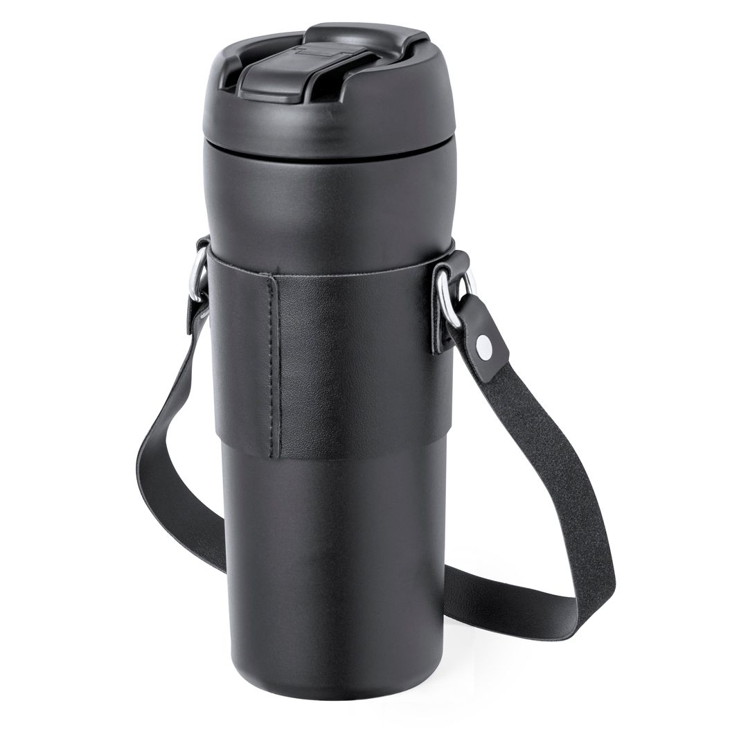 Una taza de viaje de acero inoxidable negro con una correa de transporte a juego y una tapa segura, sobre un fondo blanco liso.