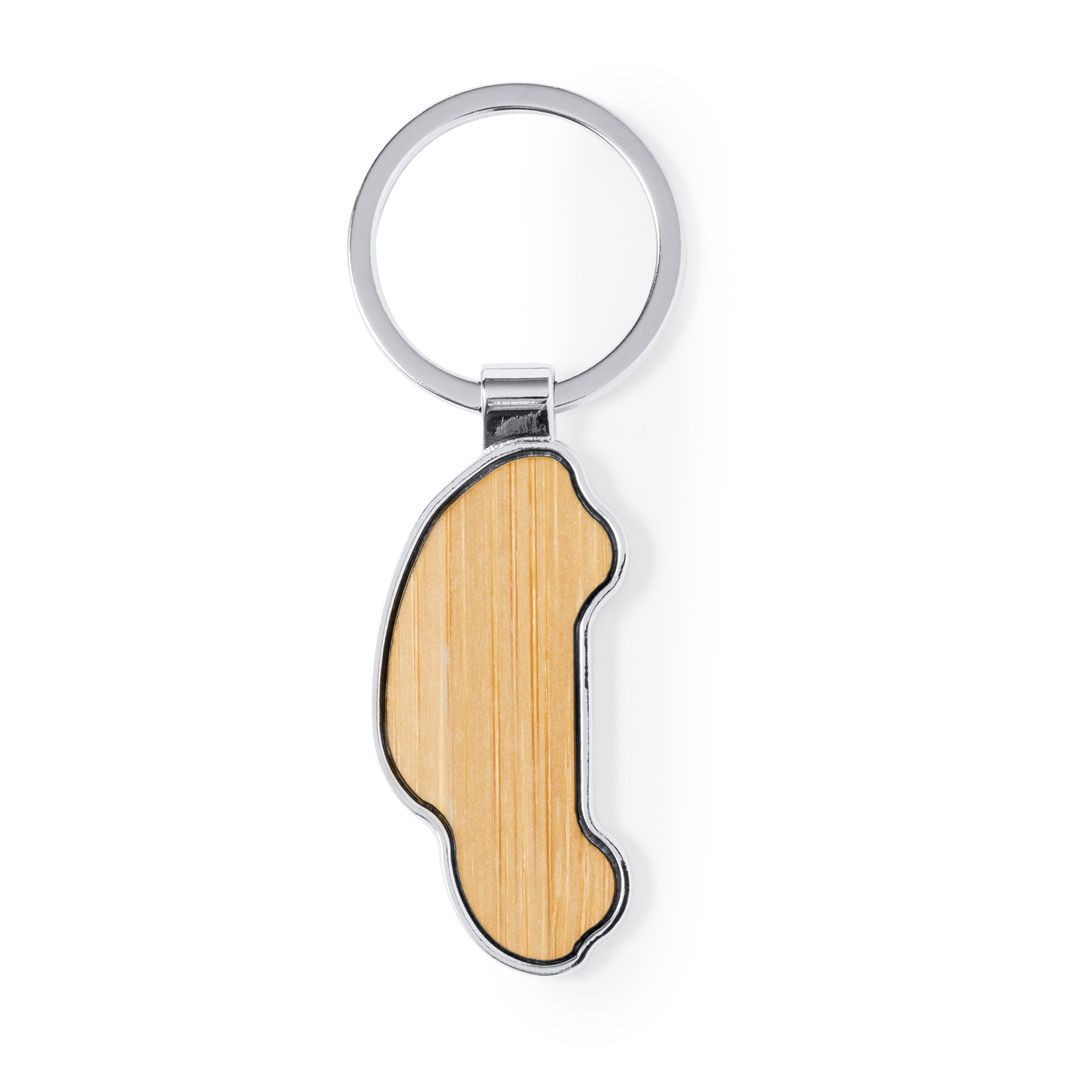 Un llavero con forma de coche, con un inserto de vetas de madera y un borde plateado metalizado, sujeto a una anilla metálica circular.