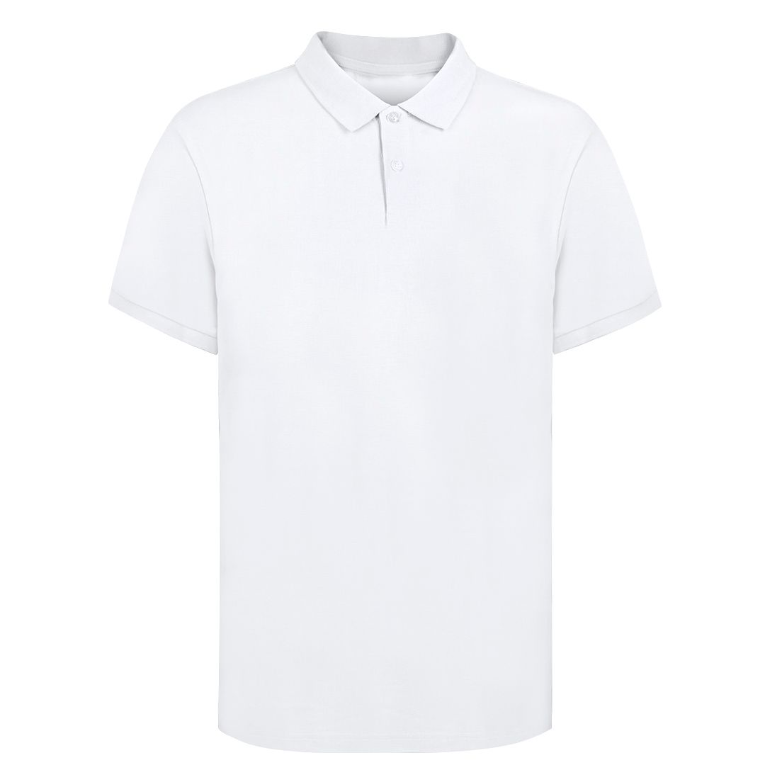Una camisa polo blanca de manga corta con cuello y tapeta abotonada sobre un fondo liso.