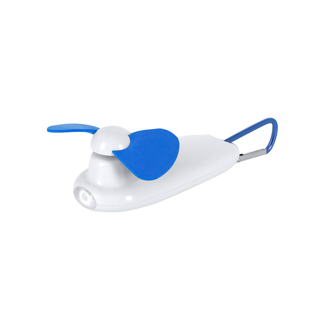 Un ventilador portátil blanco de mano con aspas azules y un mosquetón azul sujeto en el extremo.