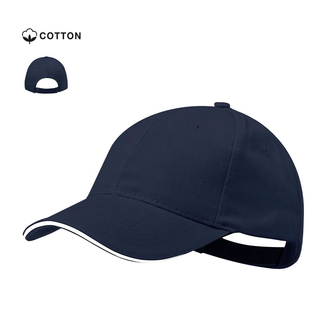 Una gorra de béisbol azul marino con un fino ribete blanco a lo largo de la visera, mostrada de perfil y desde un ángulo posterior.