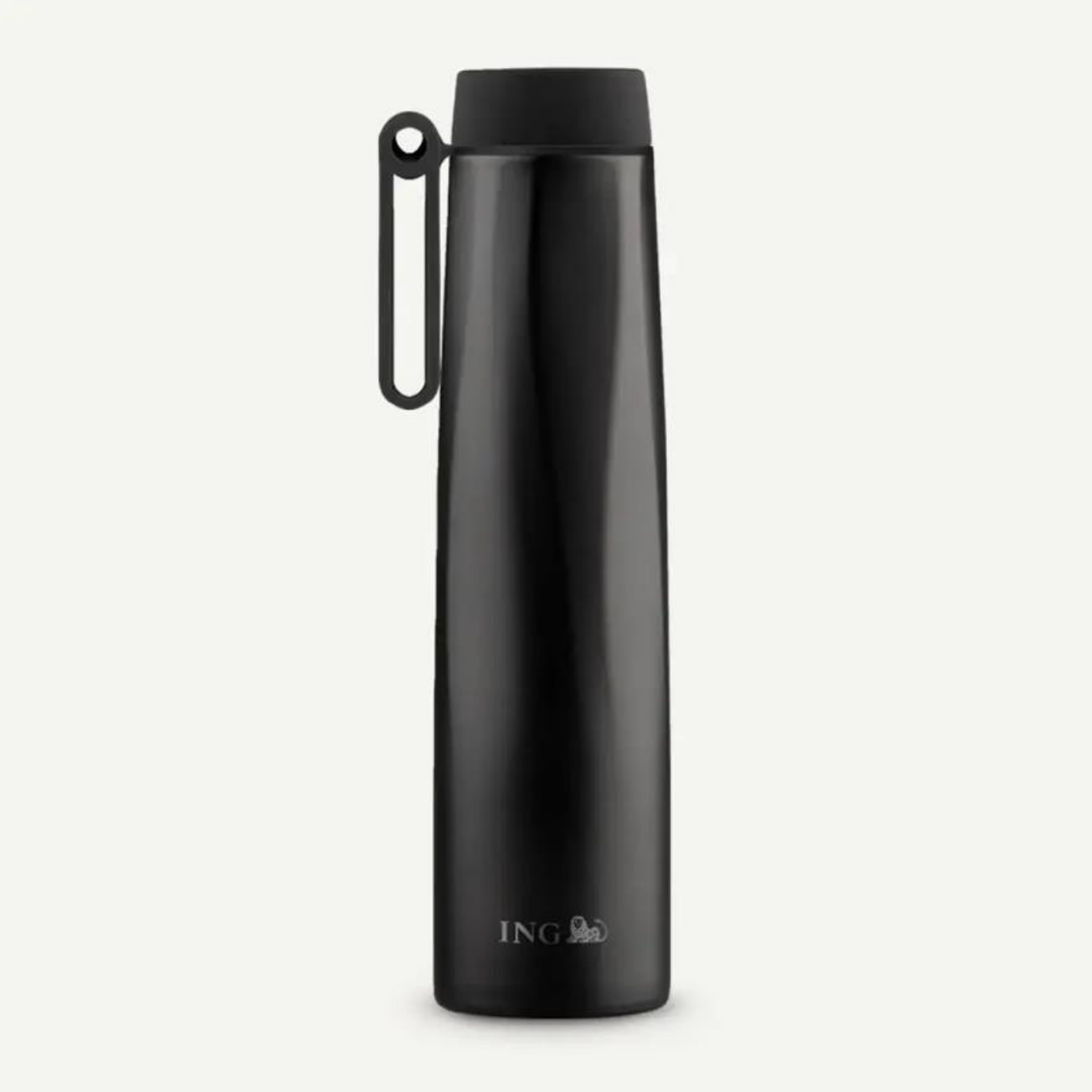 Una elegante botella de agua cilíndrica de color negro con acabado mate y una asa negra para transportarla, unida a su tapa.