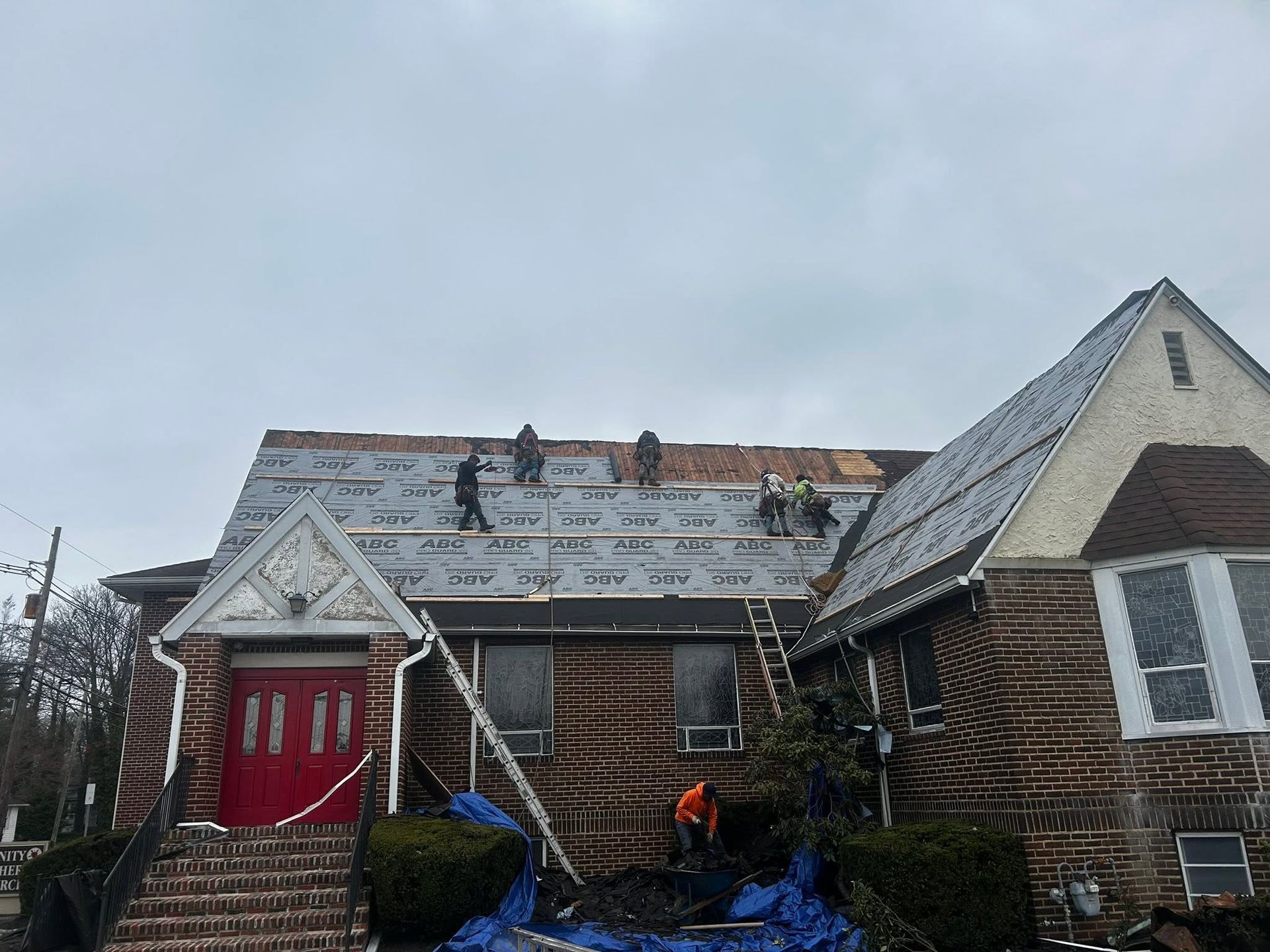 Roofing and exterior roof maintenance services for properties in Folcroft, PA