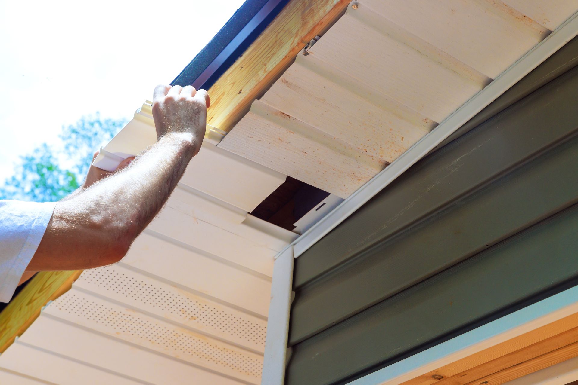 Exterior roofing evaluation for soffit repair