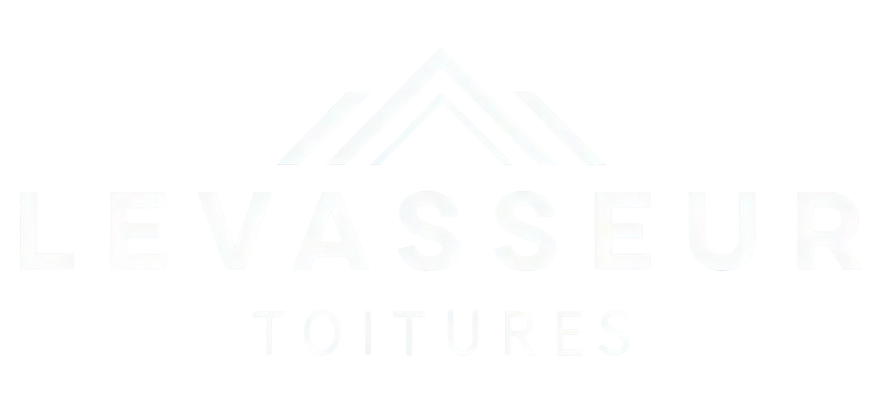 Logo blanc discret indiquant « LE TISSUEUR » avec une icône de toit et le mot « FOURNITURES » en dessous