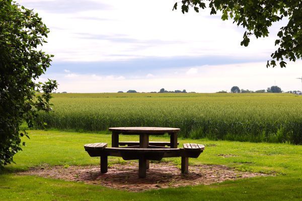 Heerlijk aan de picknicktafel