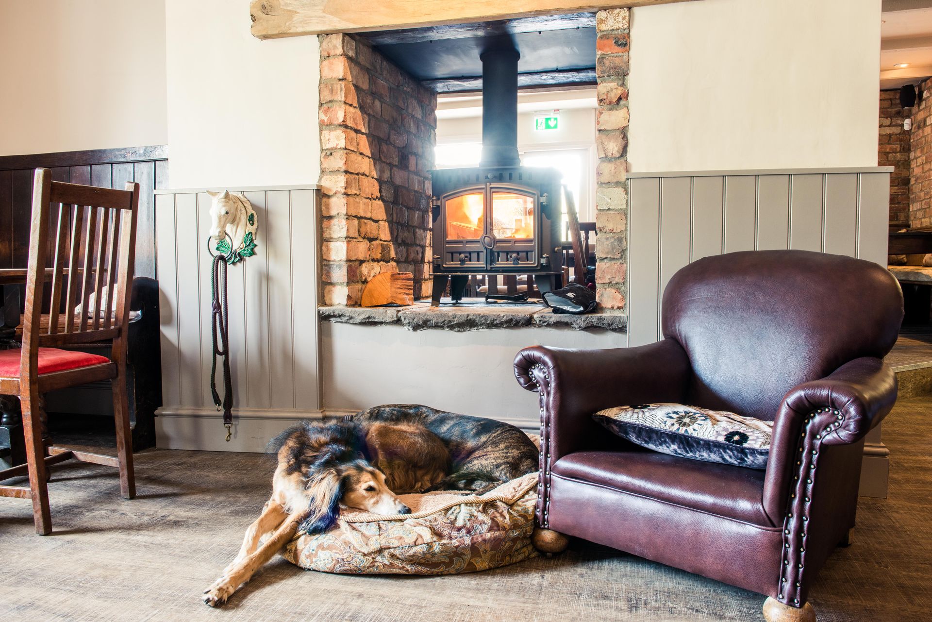 The White Horse Hambrook Charming Pub & Dining