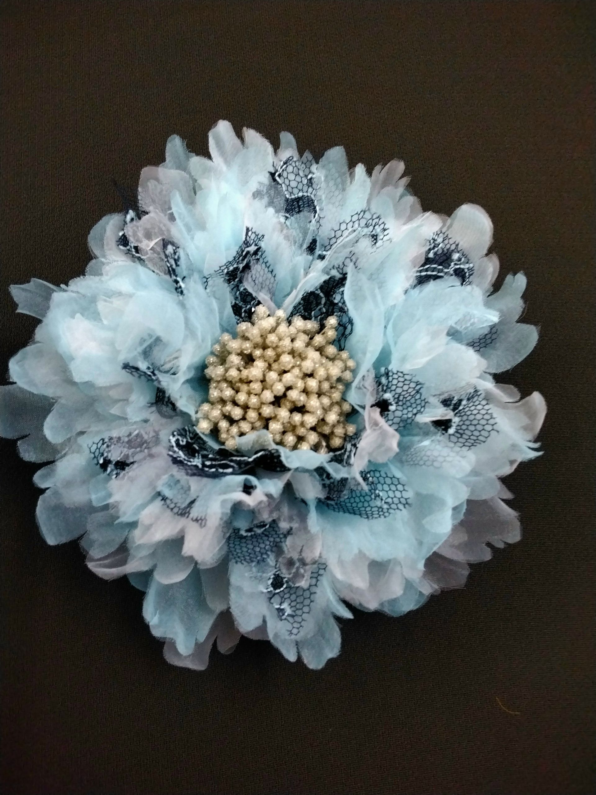 冰藍黑蕾絲｜手工布藝胸花