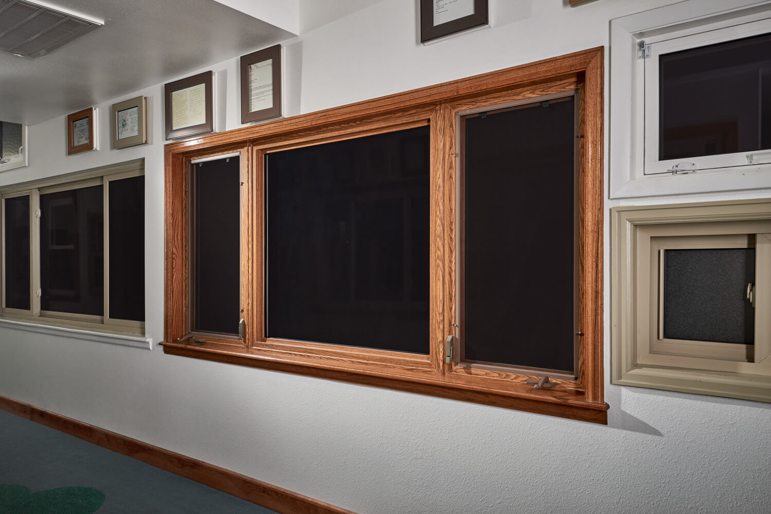 There are many different types of windows in this room.