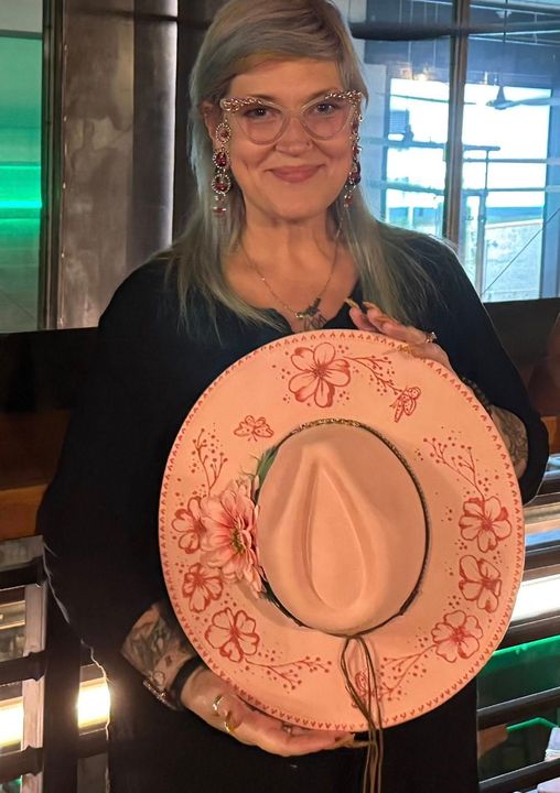 Painting on hats
