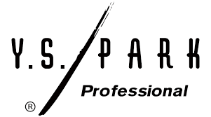 Un logotipo en blanco y negro para YS Park Professional.