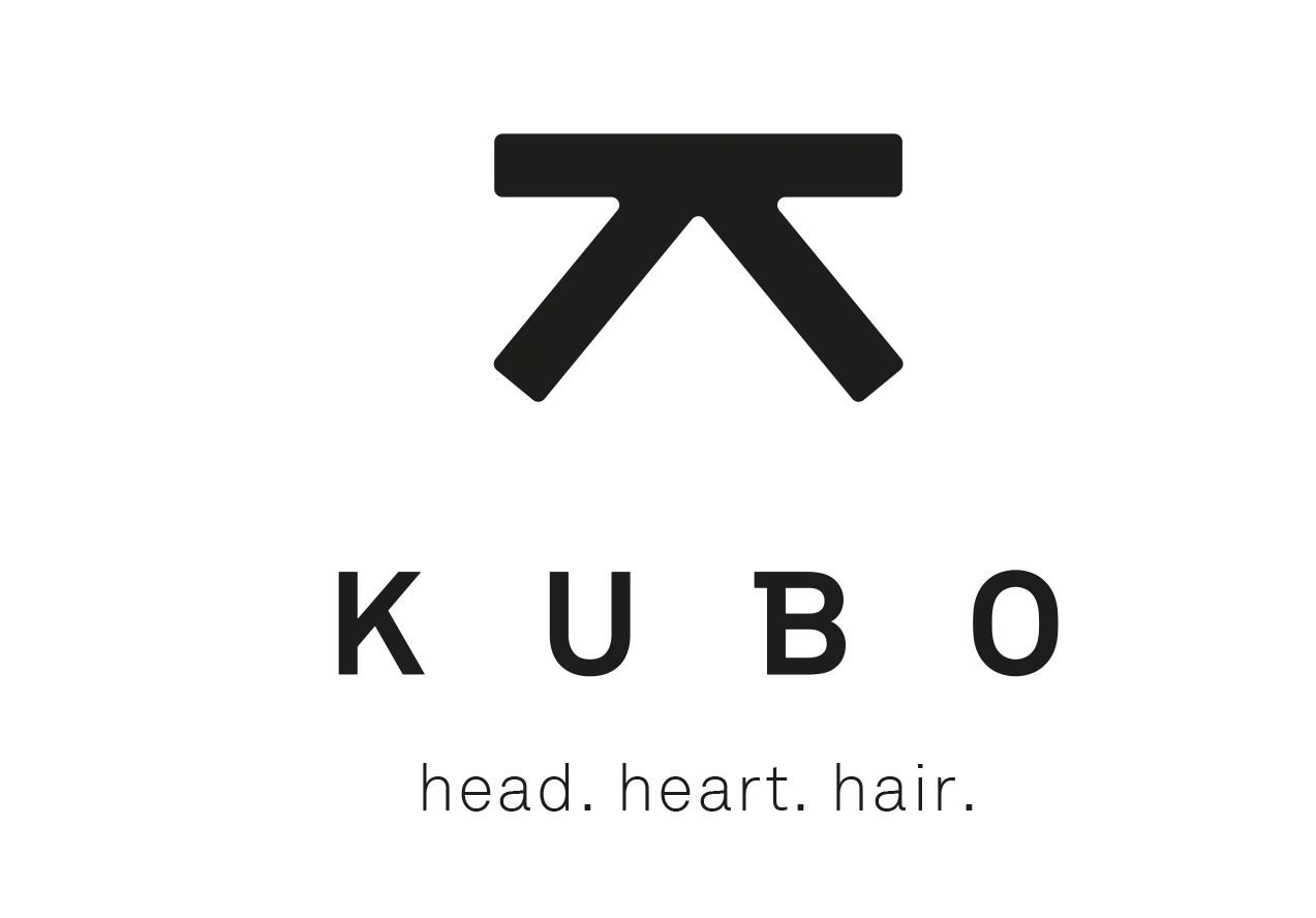 Un logotipo en blanco y negro para el cabello de Kubo con forma de corazón.