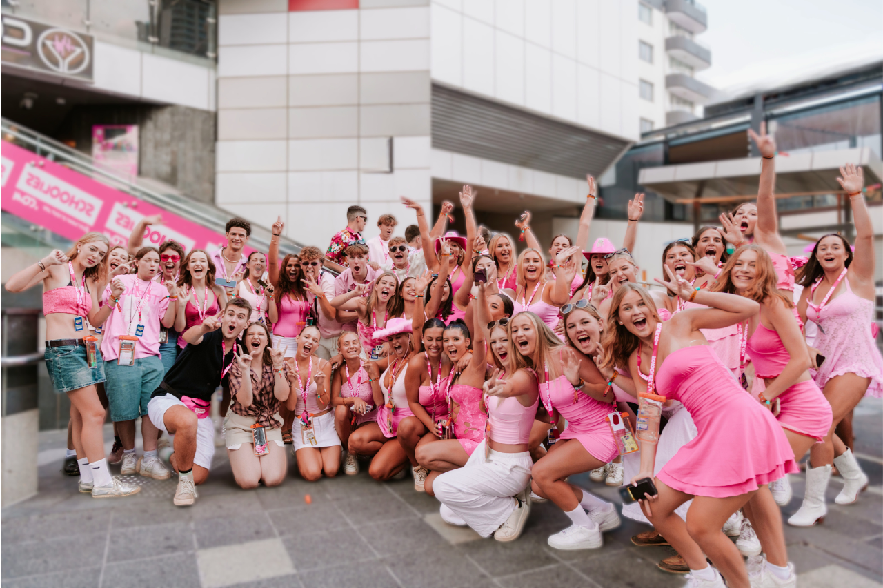 A large group of people are posing for a picture in front of a building.