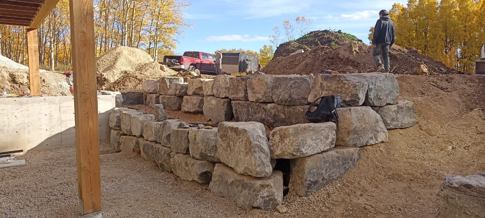 retaining wall with large boulders
