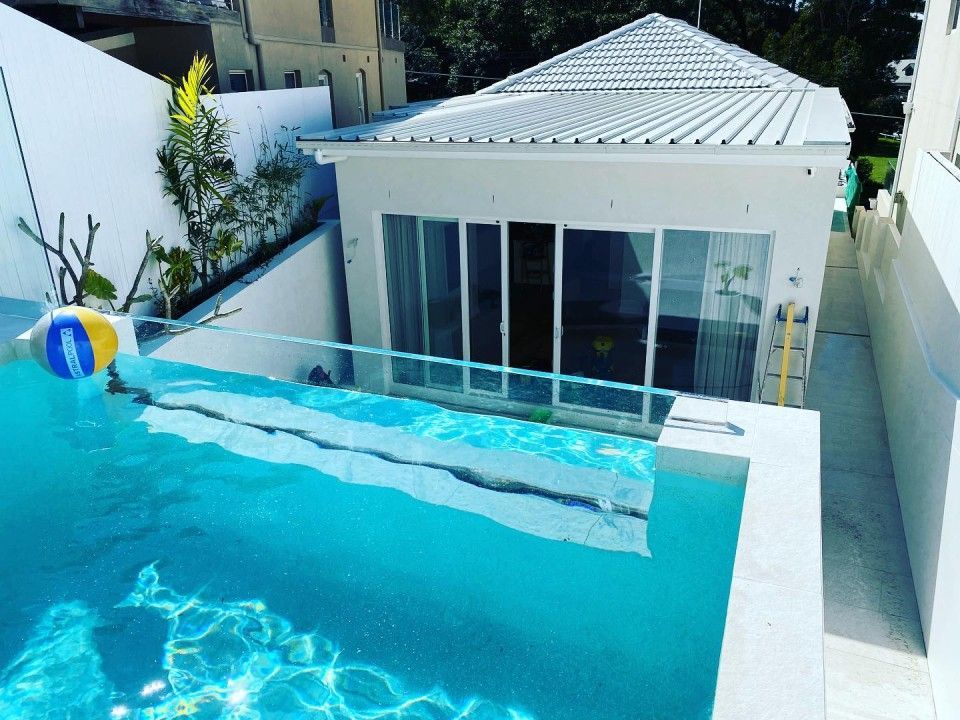 Pool Windows