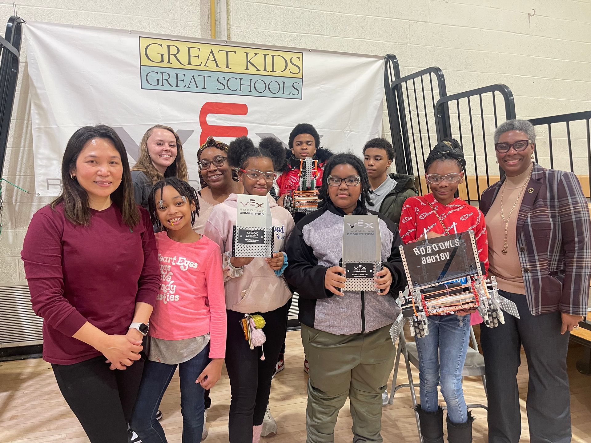 Hazelwood Elementary group photo at robotics competition